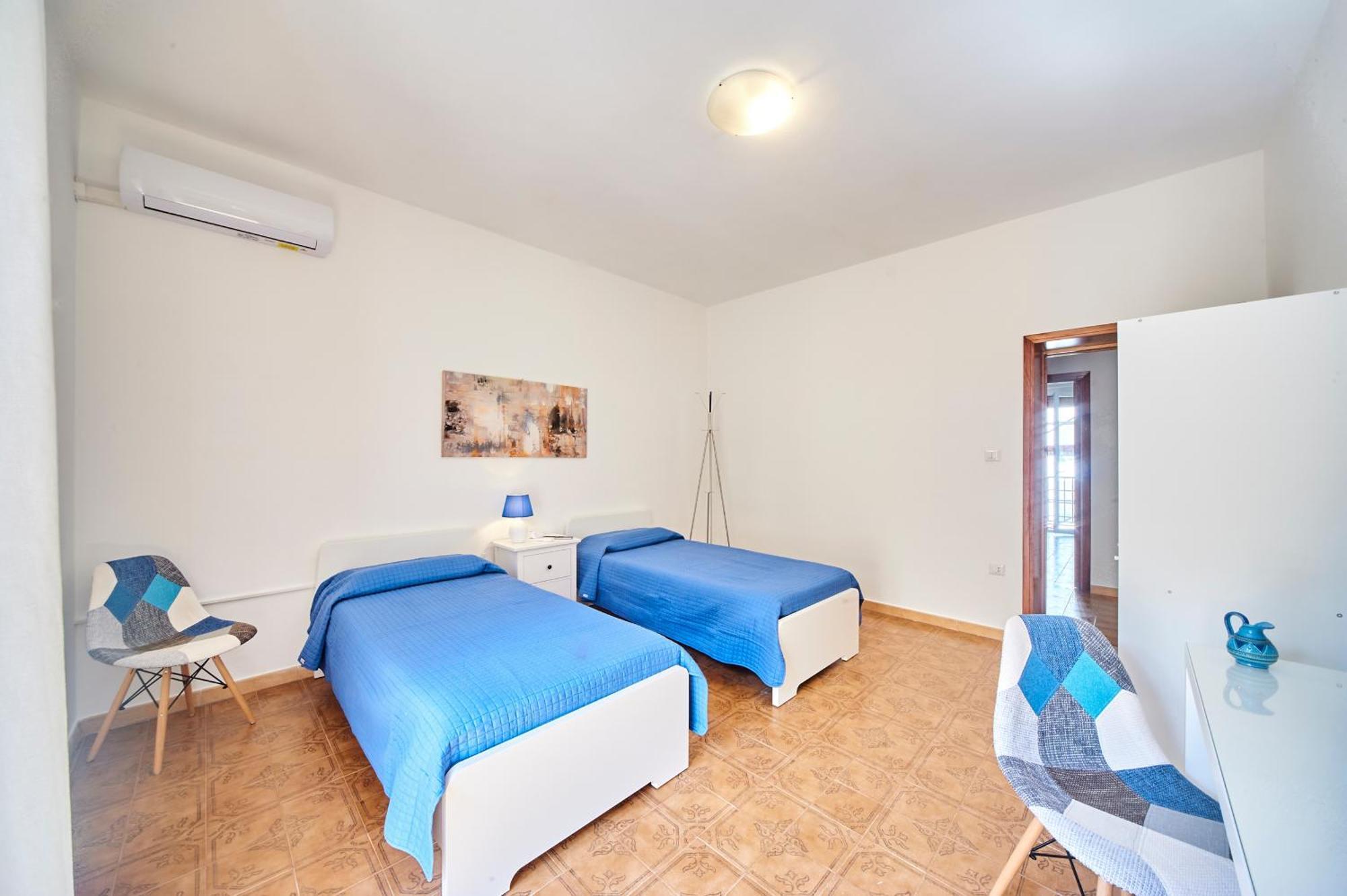 Twin Room with Shared Toilet