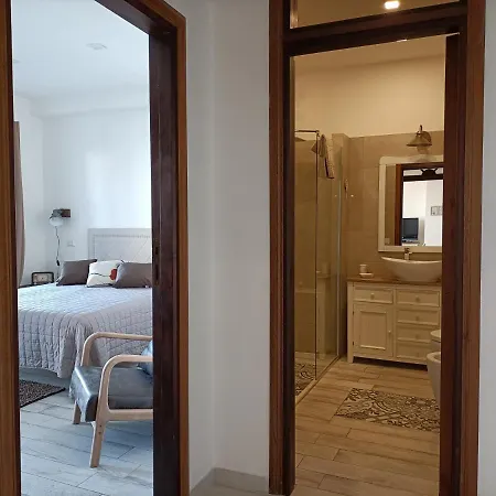 Amelia Apts & Rooms-3